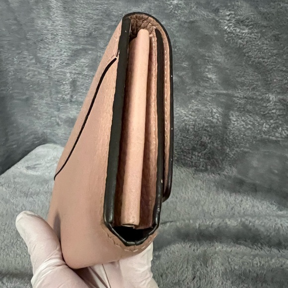 LOUIS VUITTON CAPUCINES WALLET - Picture 10 of 17